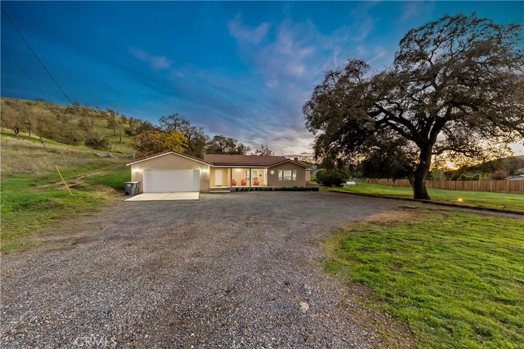 18804 Auberry Rd, Clovis, CA 93619