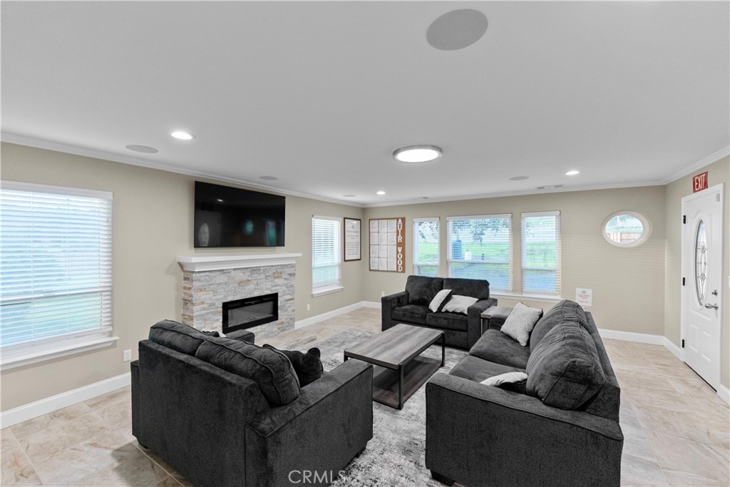 18804 Auberry Rd, Clovis, CA 93619