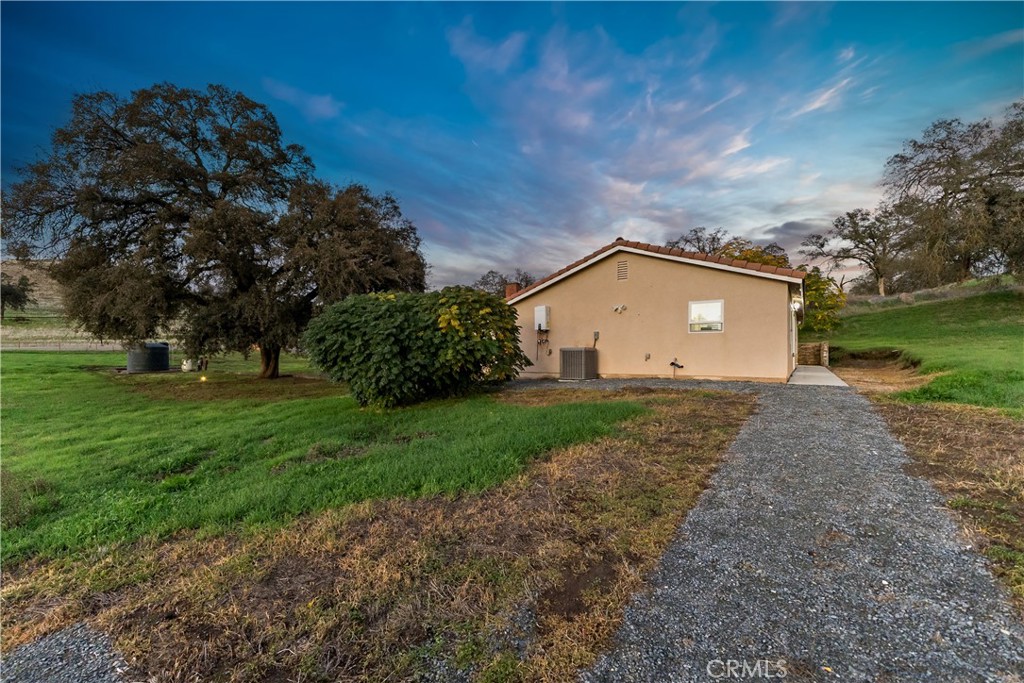 18804 Auberry Rd, Clovis, CA 93619