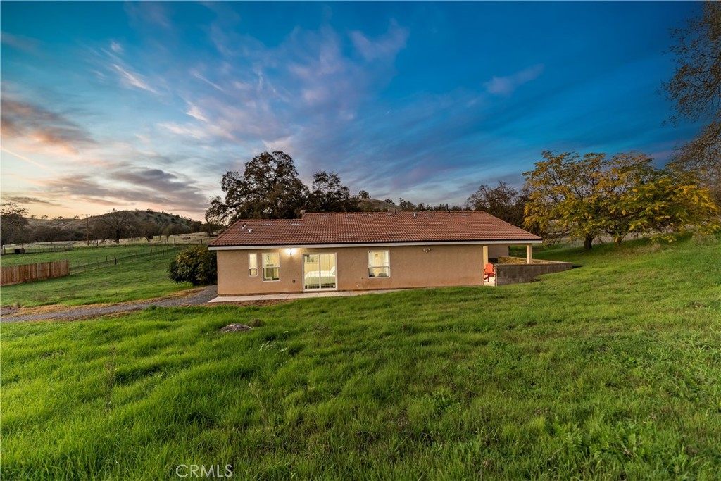 18804 Auberry Rd, Clovis, CA 93619