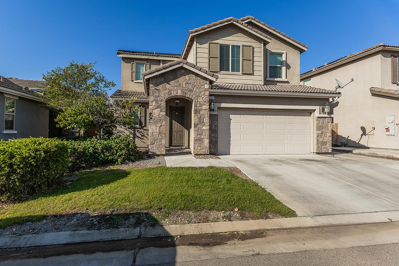 3549 Taylor Ln, Clovis, CA 93619
