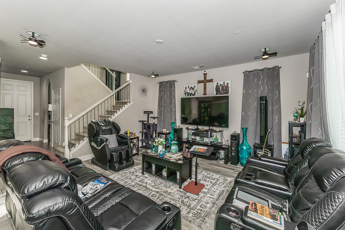 3549 Taylor Ln, Clovis, CA 93619