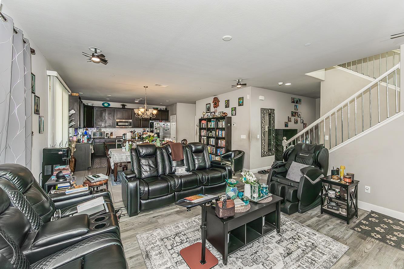 3549 Taylor Ln, Clovis, CA 93619
