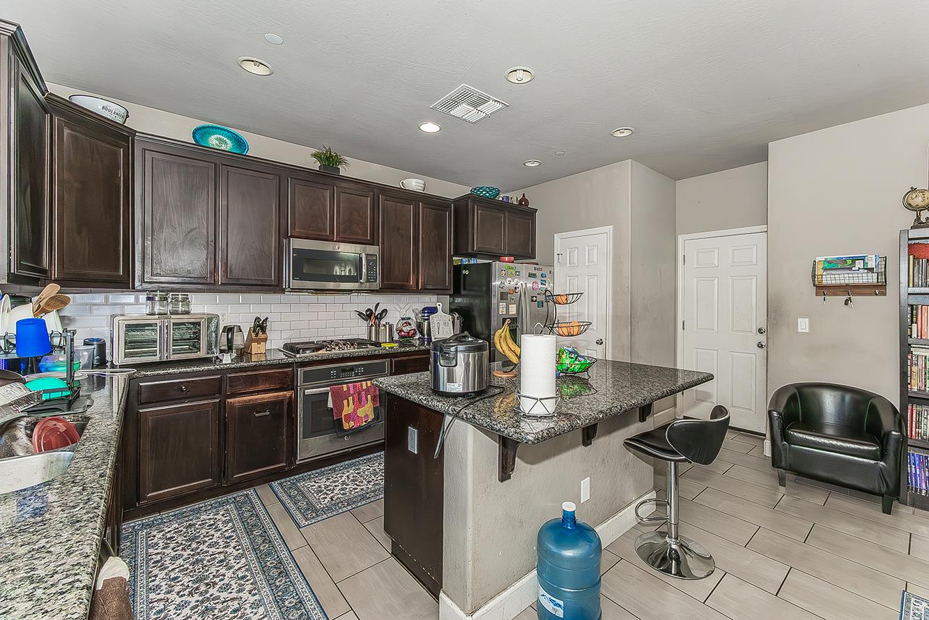 3549 Taylor Ln, Clovis, CA 93619