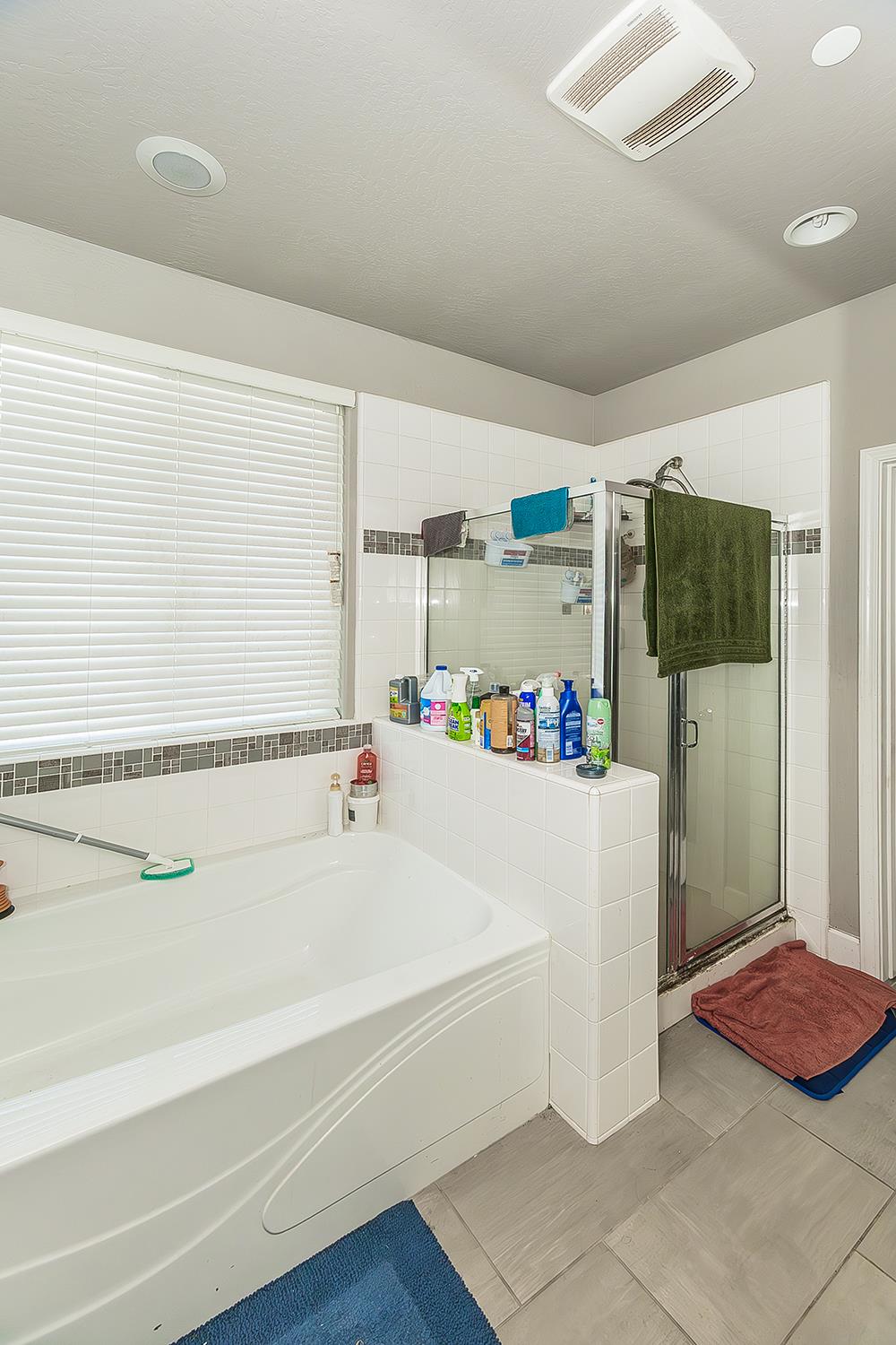 3549 Taylor Ln, Clovis, CA 93619