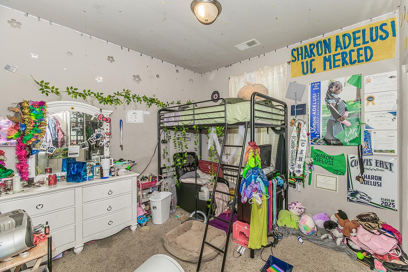 3549 Taylor Ln, Clovis, CA 93619