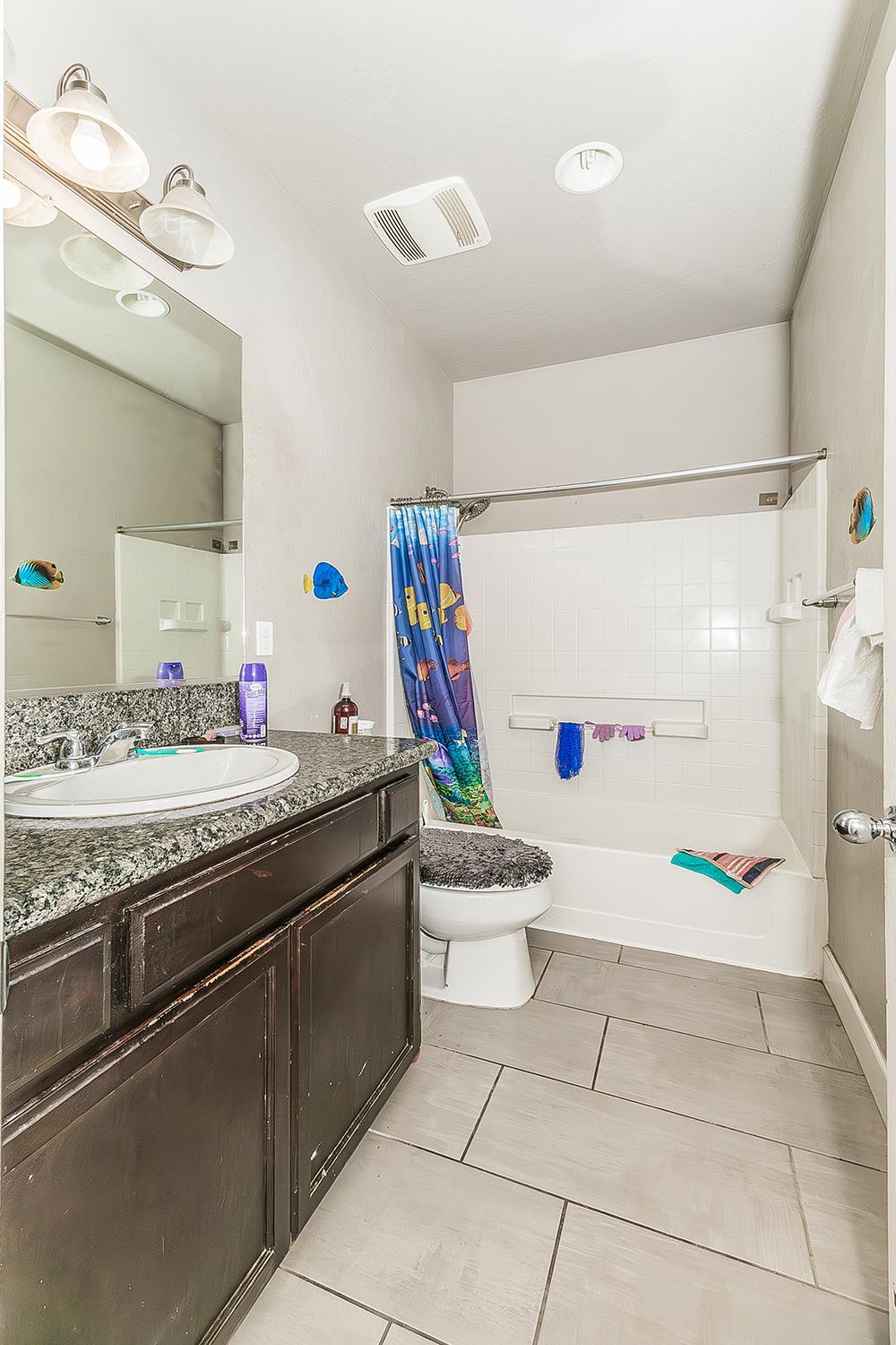 3549 Taylor Ln, Clovis, CA 93619