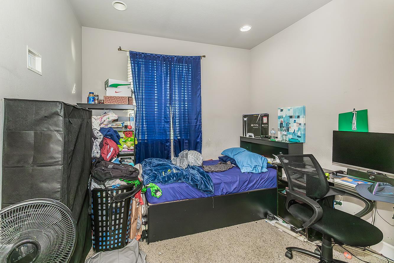 3549 Taylor Ln, Clovis, CA 93619