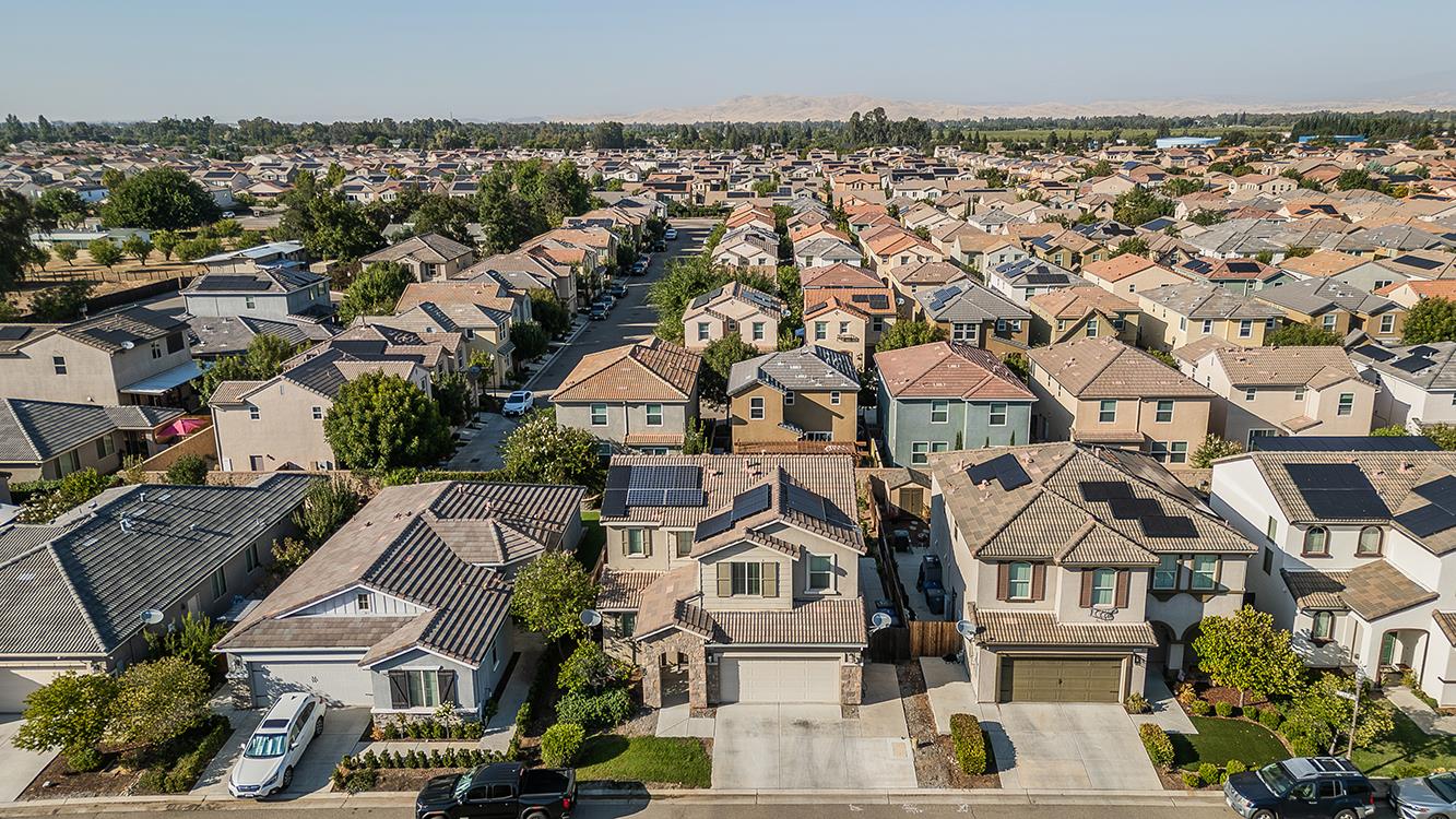 3549 Taylor Ln, Clovis, CA 93619