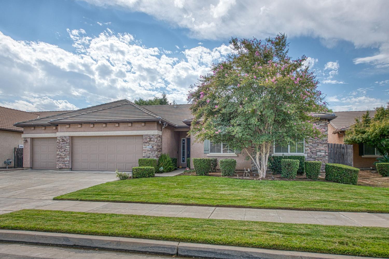 3040 Holland Ave, Clovis, CA 93619