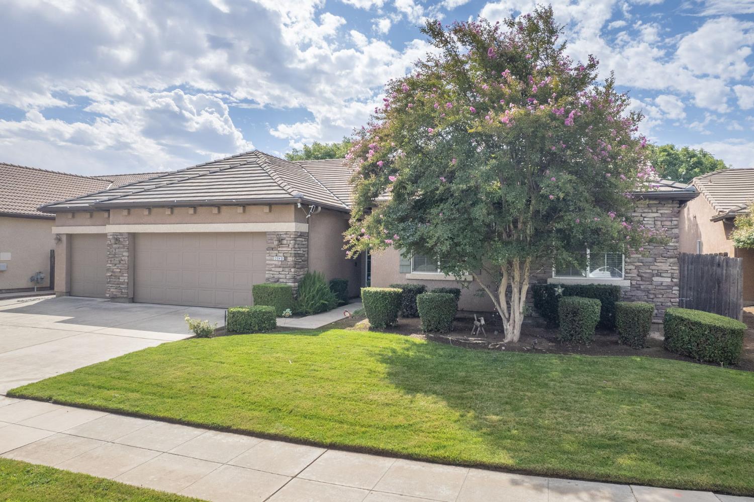 3040 Holland Ave, Clovis, CA 93619