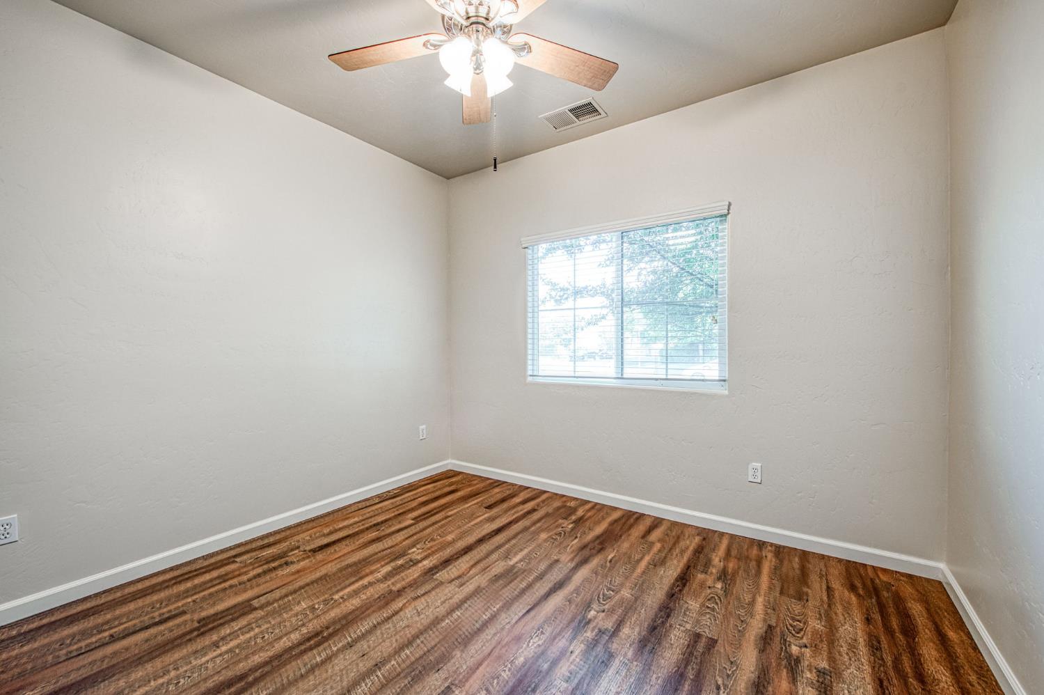 3040 Holland Ave, Clovis, CA 93619