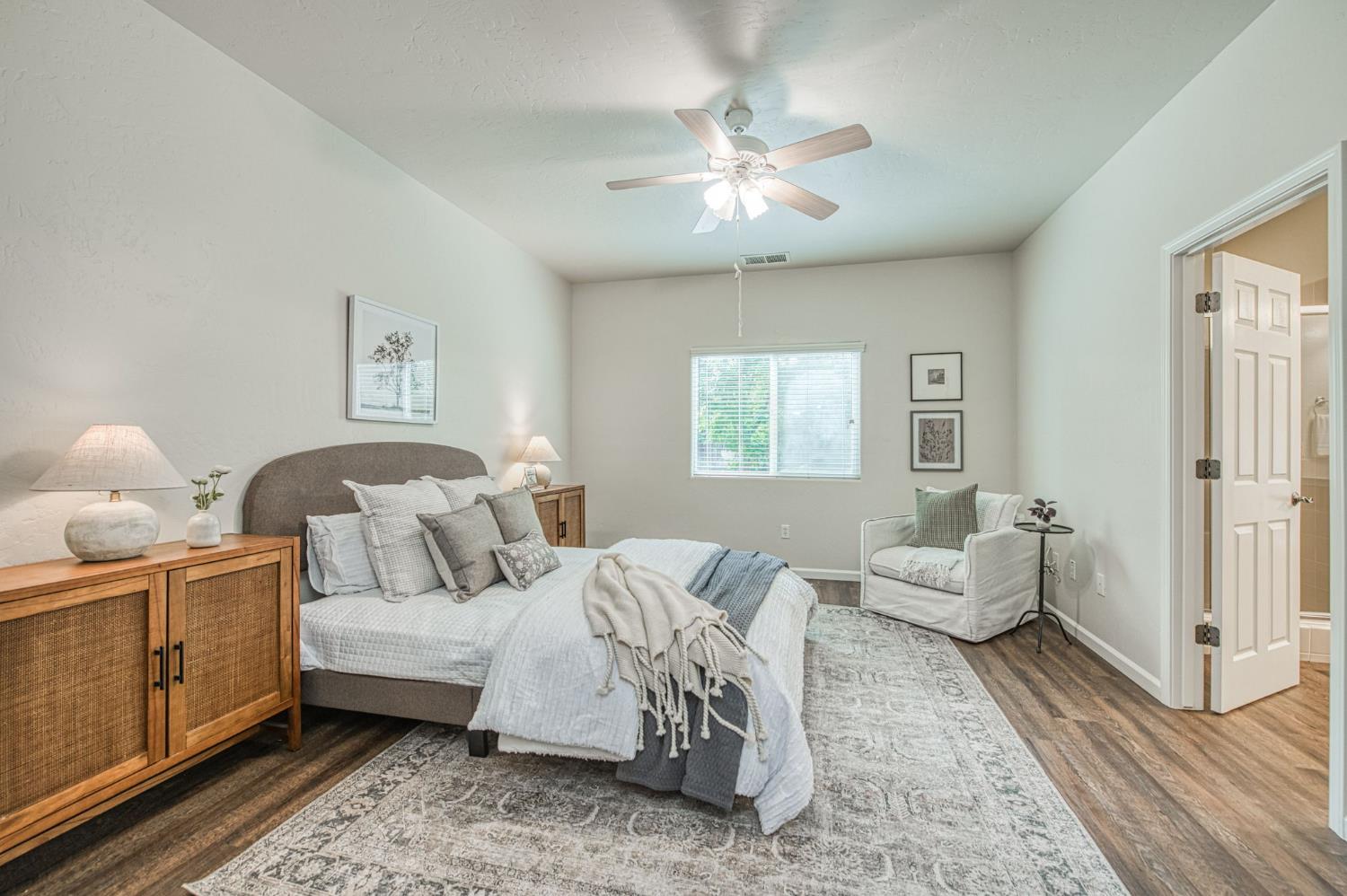 3040 Holland Ave, Clovis, CA 93619