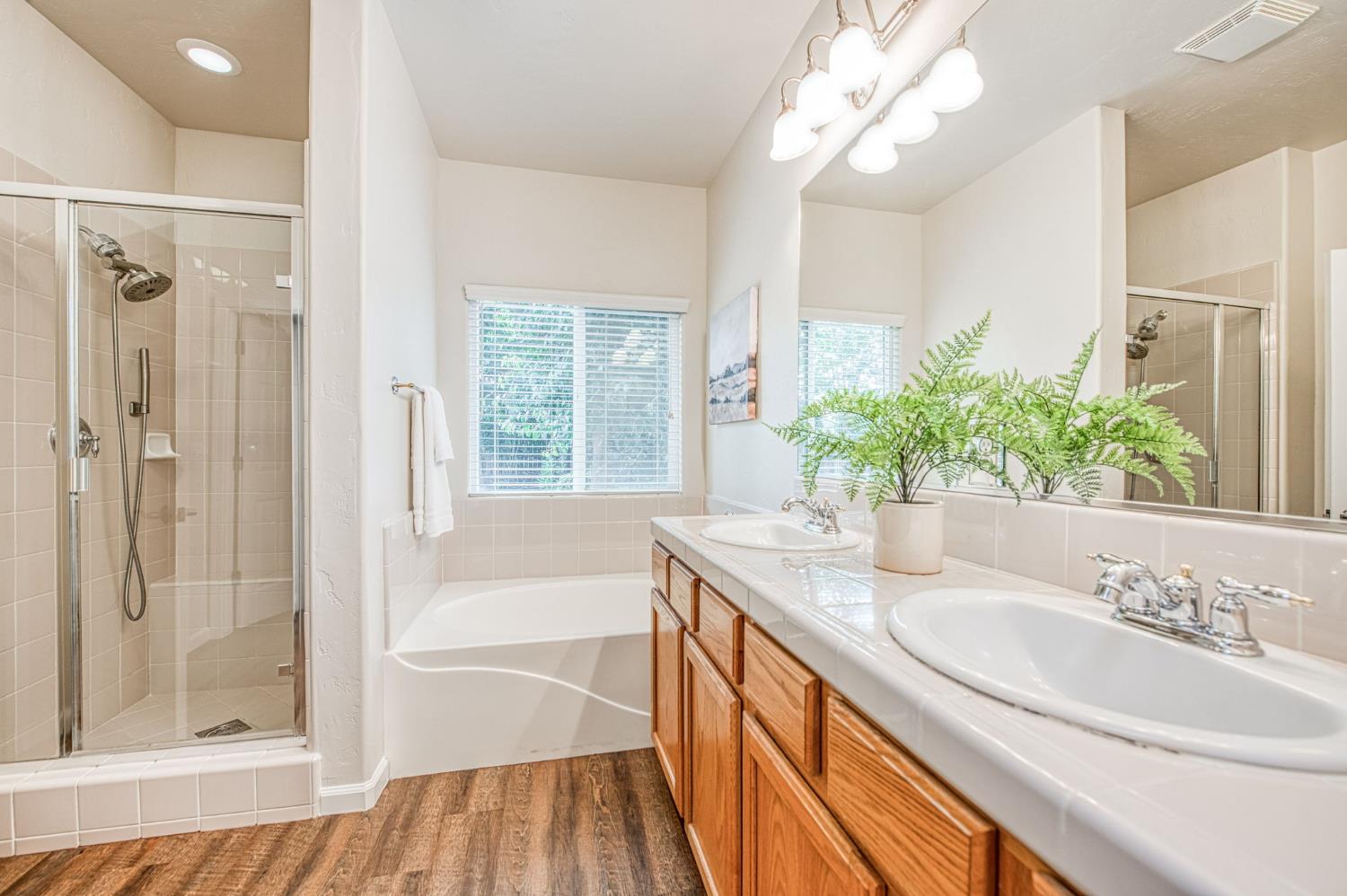 3040 Holland Ave, Clovis, CA 93619