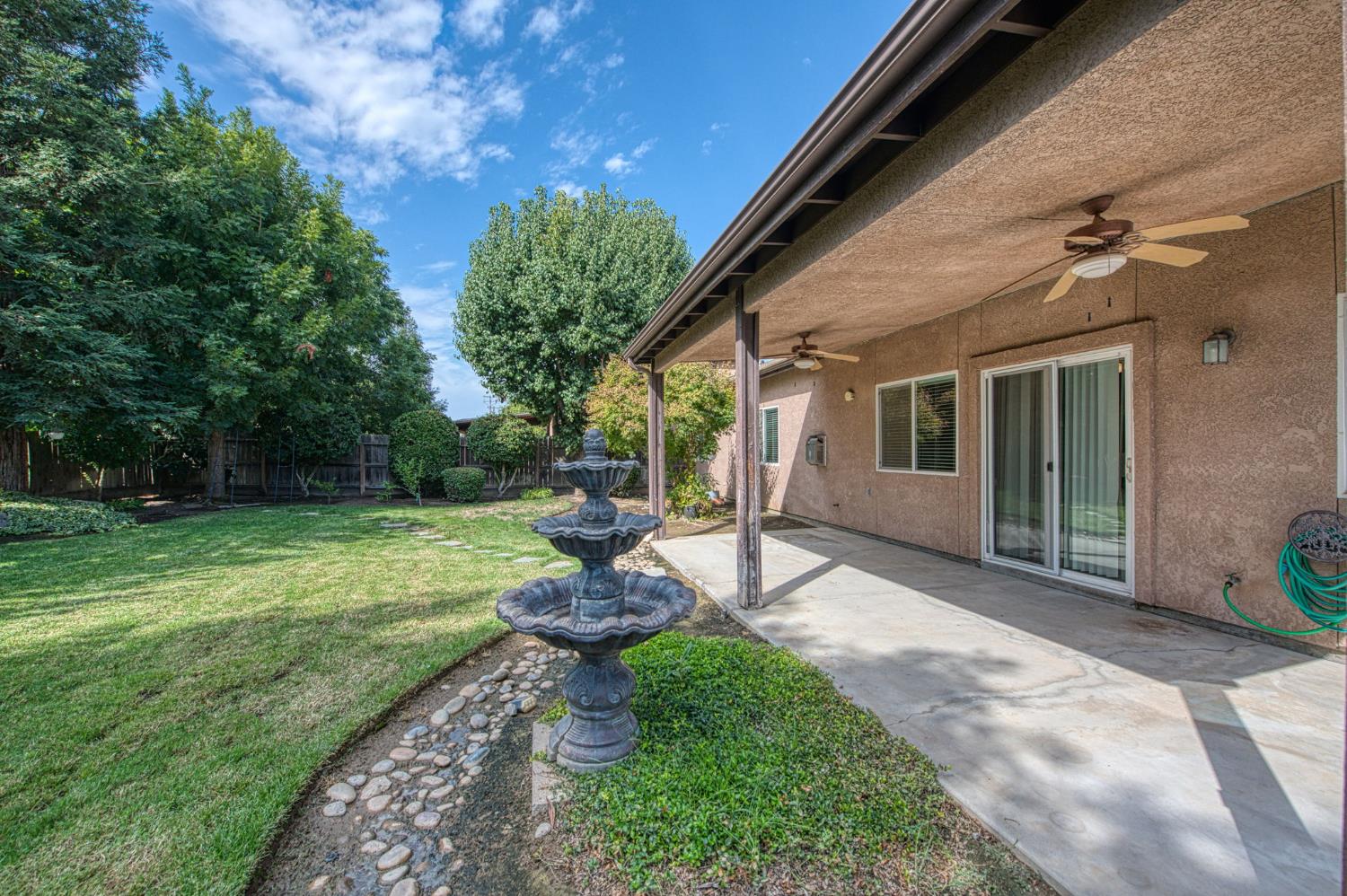 3040 Holland Ave, Clovis, CA 93619