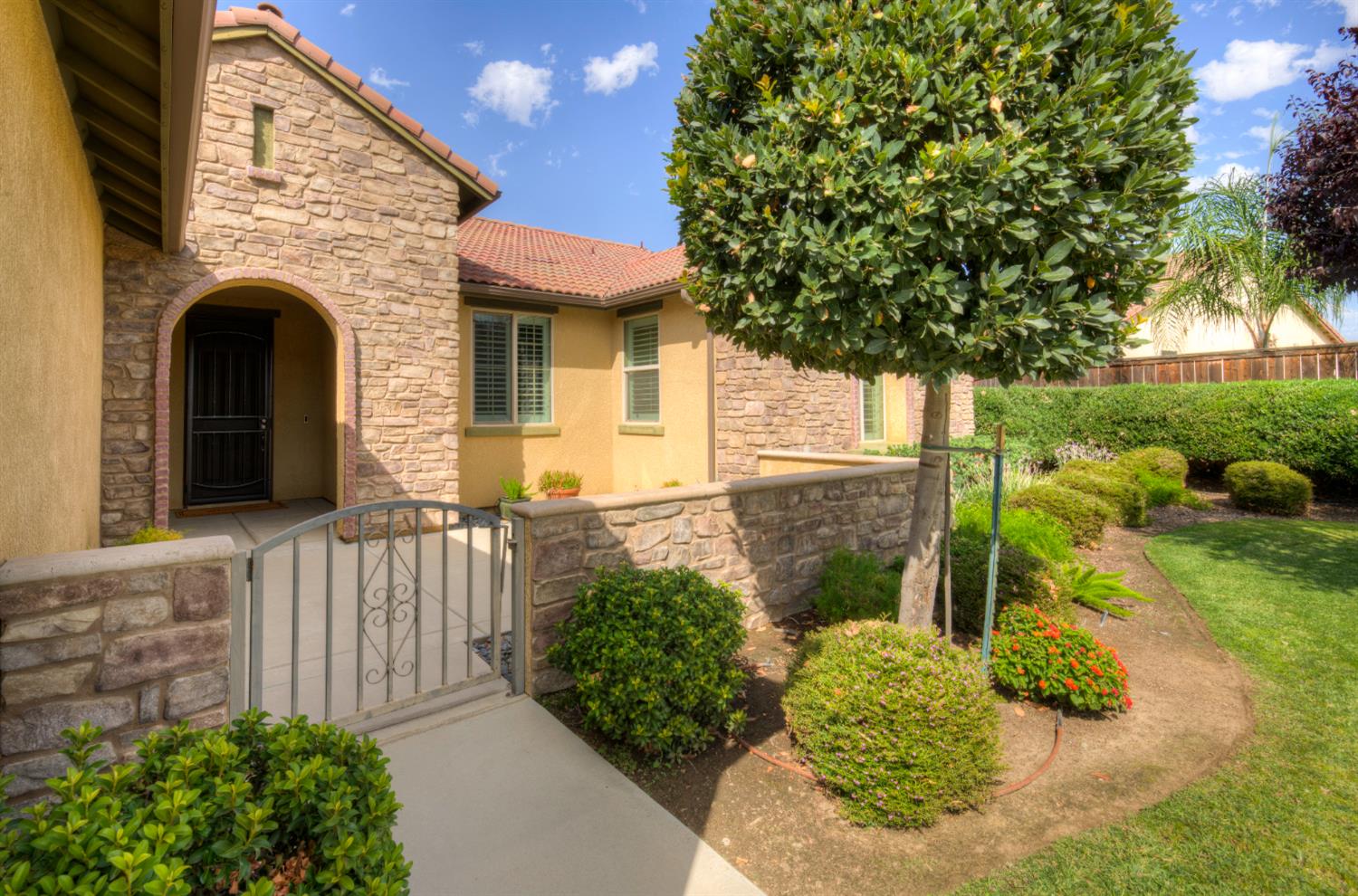 3285 Lincoln Ave, Clovis, CA 93619