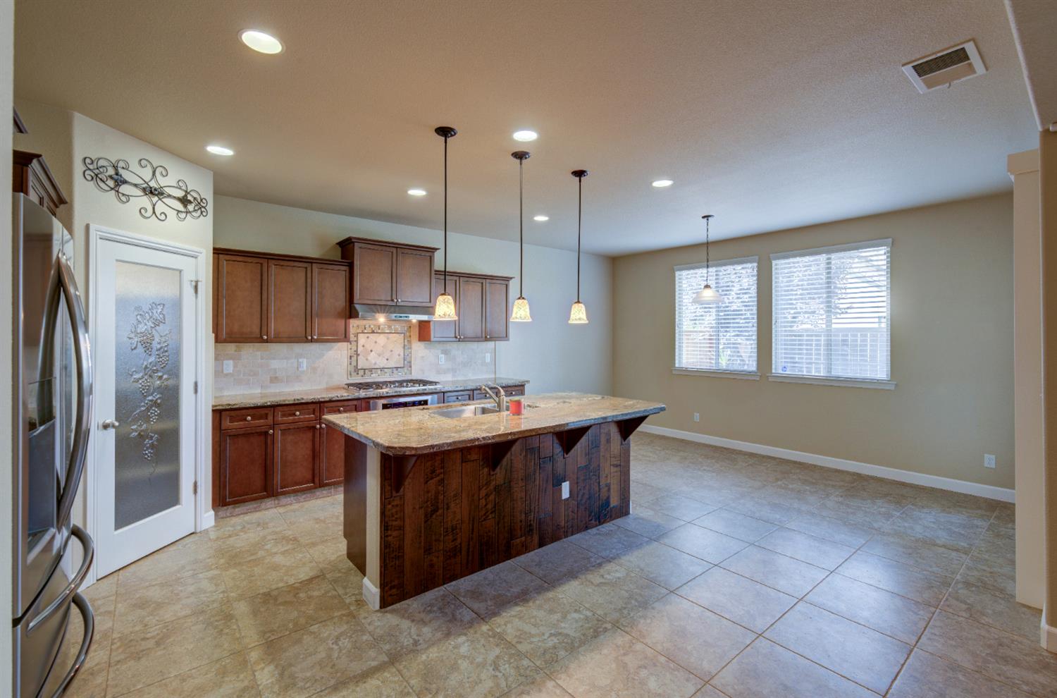 3285 Lincoln Ave, Clovis, CA 93619
