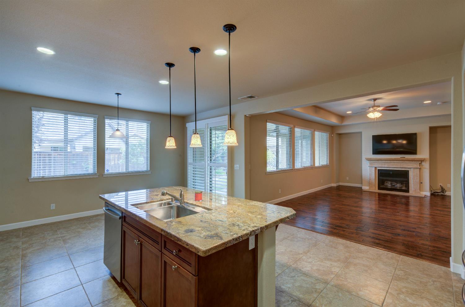 3285 Lincoln Ave, Clovis, CA 93619