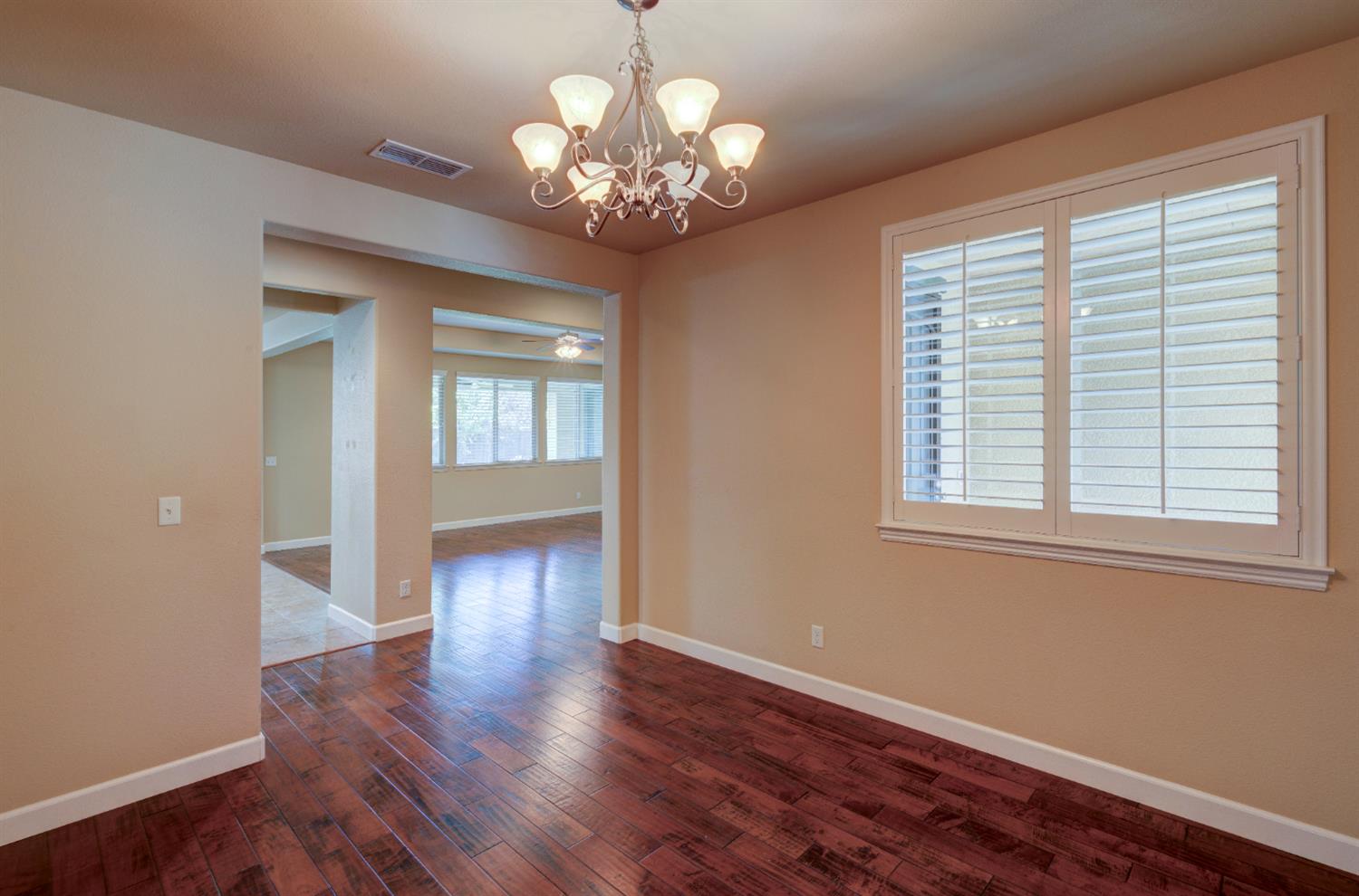3285 Lincoln Ave, Clovis, CA 93619