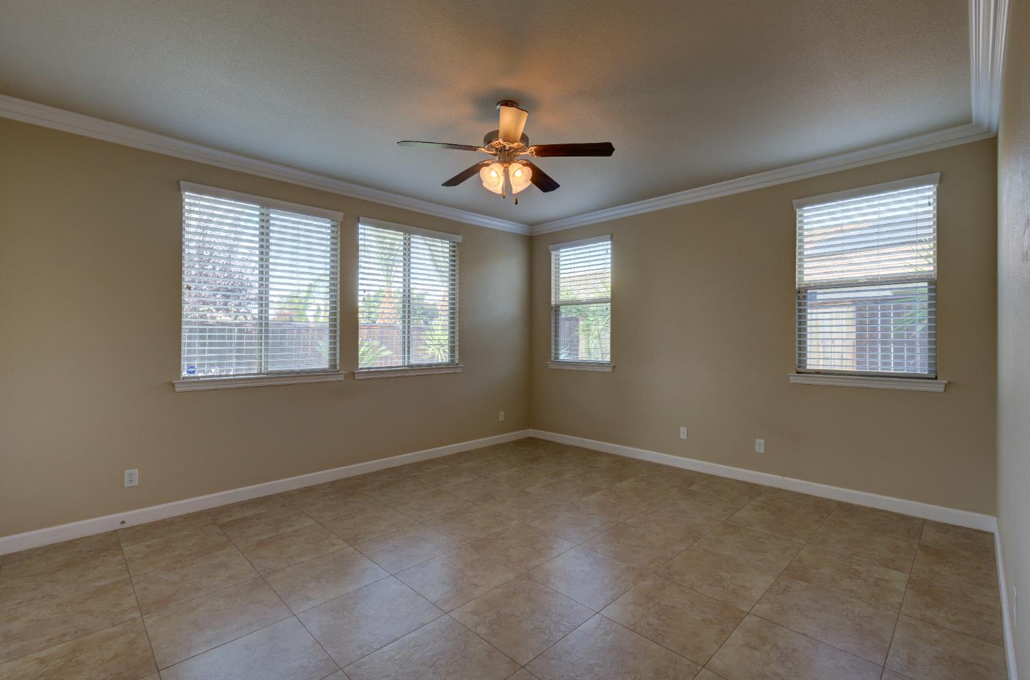 3285 Lincoln Ave, Clovis, CA 93619