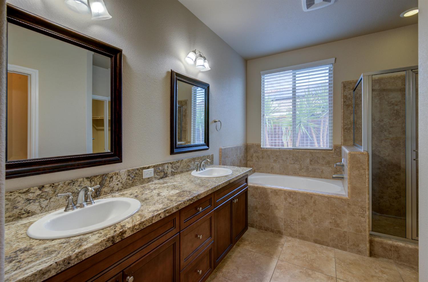 3285 Lincoln Ave, Clovis, CA 93619