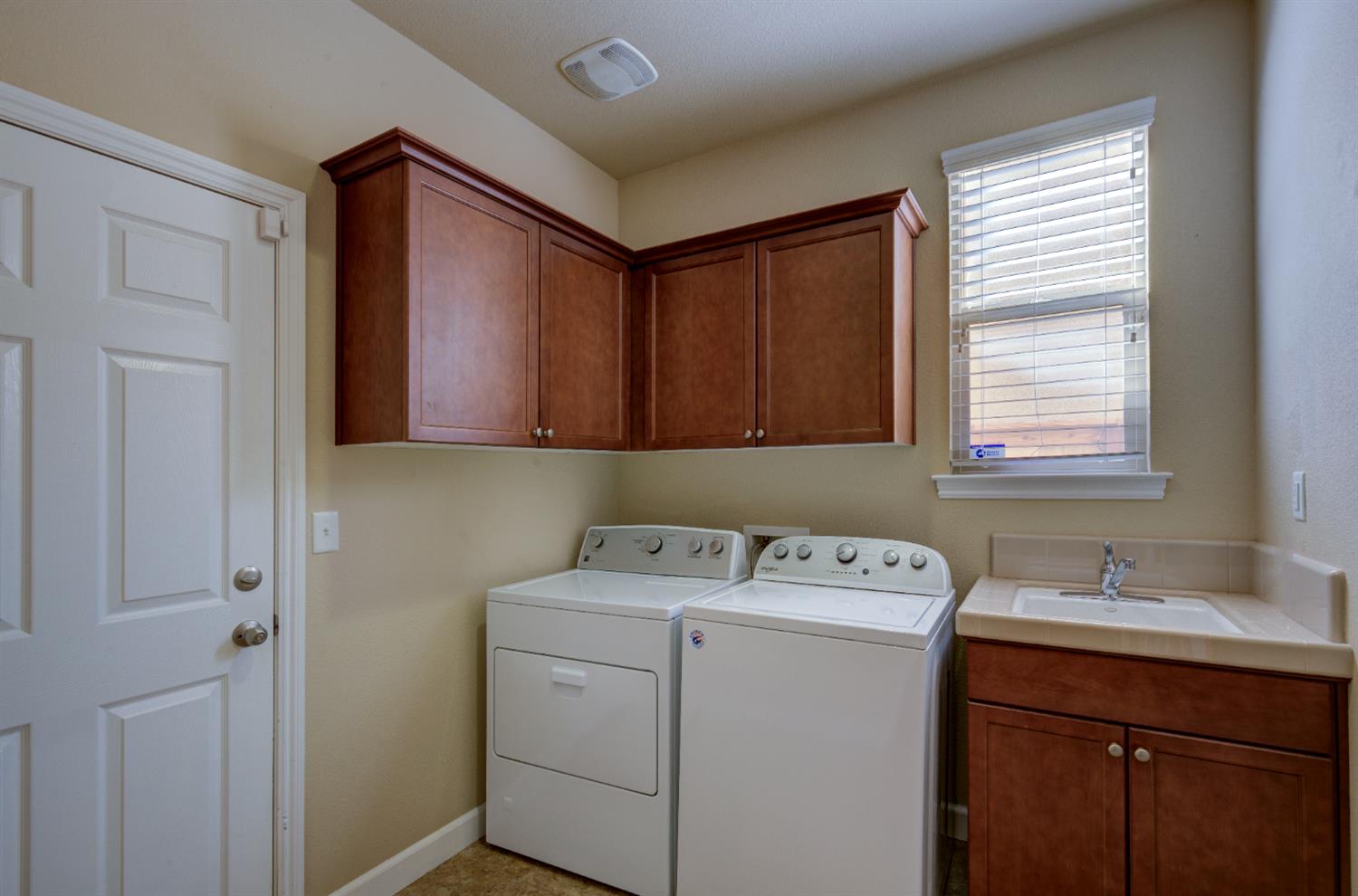 3285 Lincoln Ave, Clovis, CA 93619
