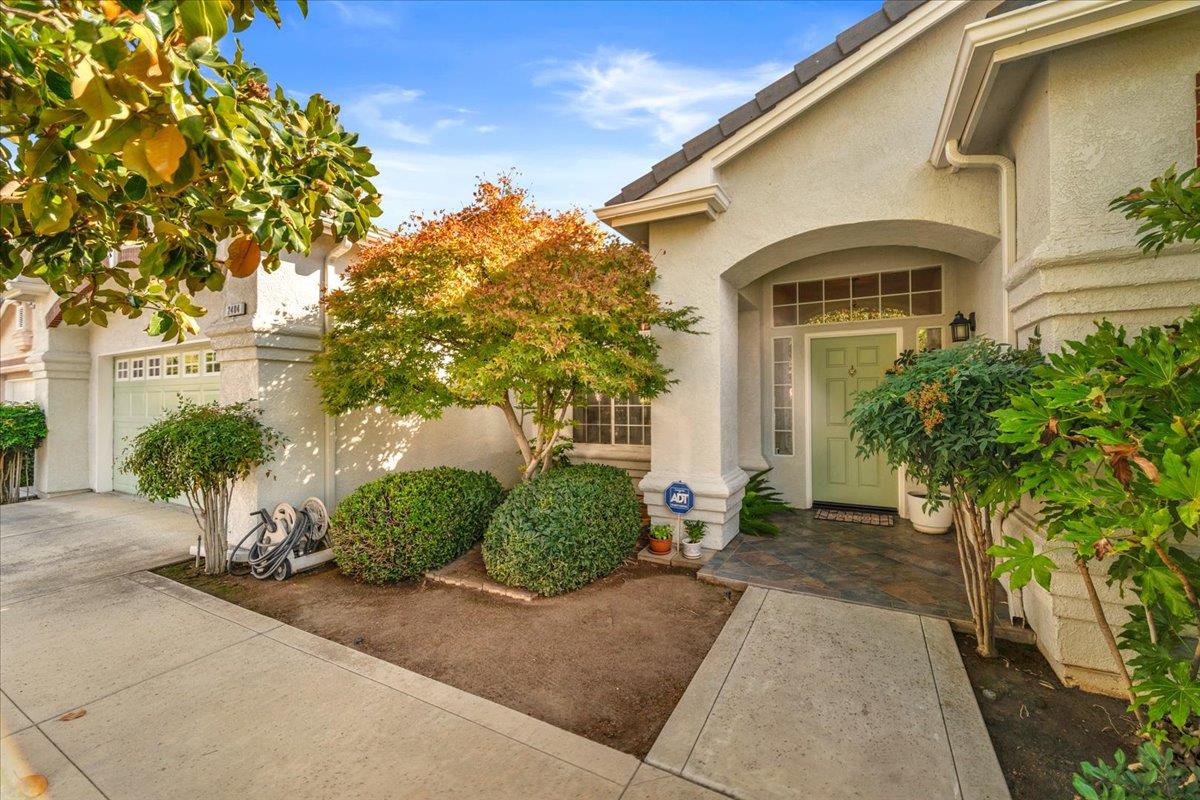 2484 Twain Ave, Clovis, CA 93611