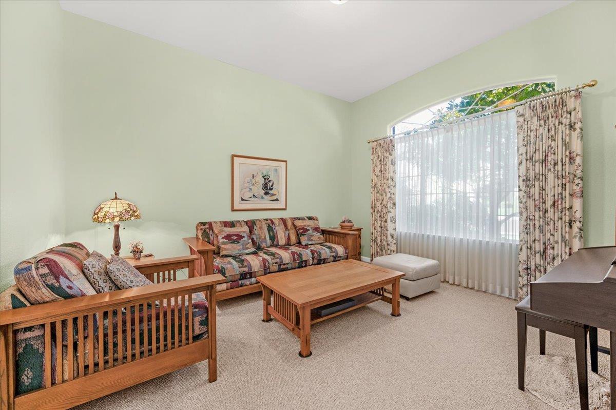2484 Twain Ave, Clovis, CA 93611