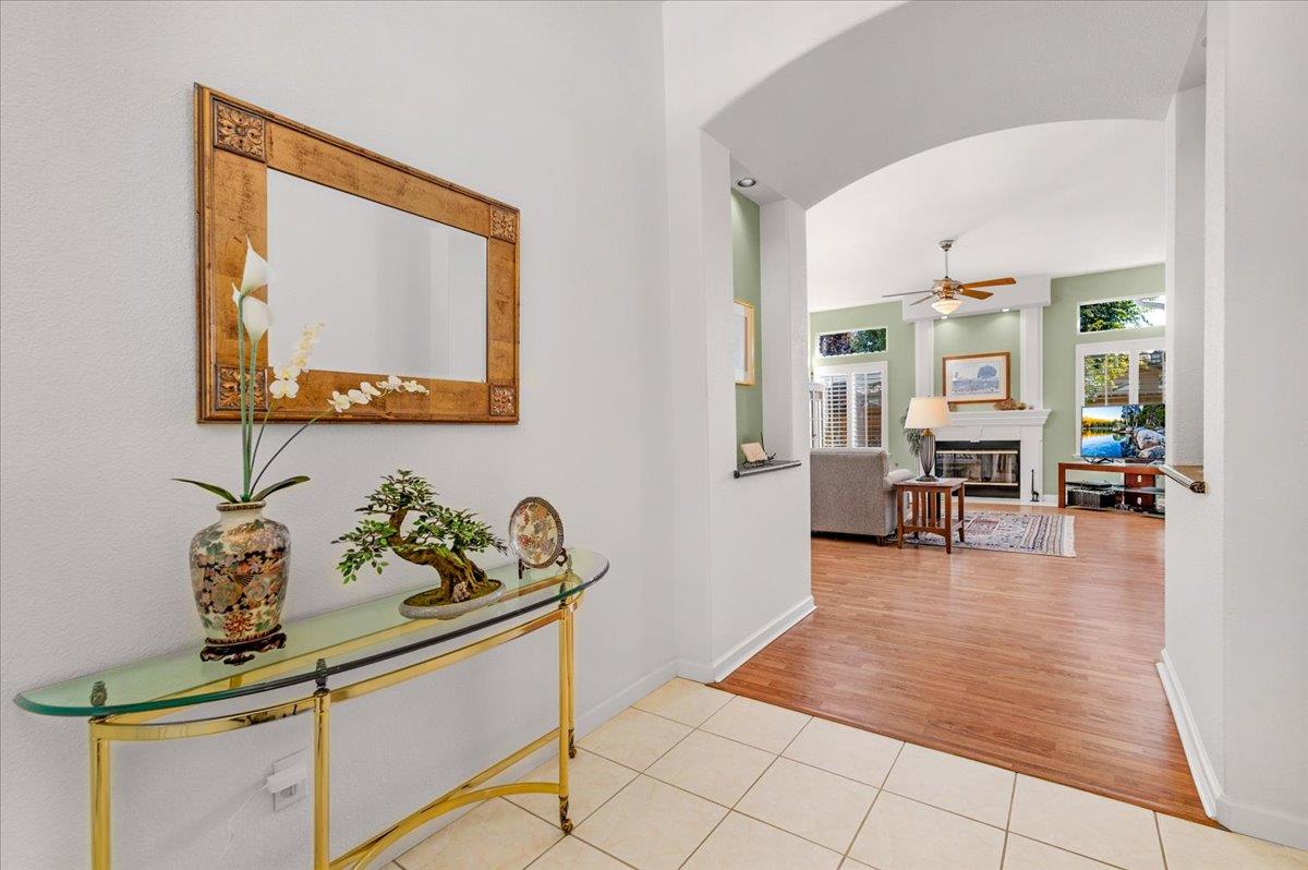 2484 Twain Ave, Clovis, CA 93611