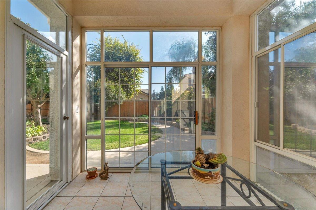 2484 Twain Ave, Clovis, CA 93611