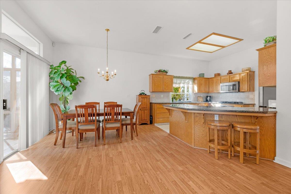2484 Twain Ave, Clovis, CA 93611