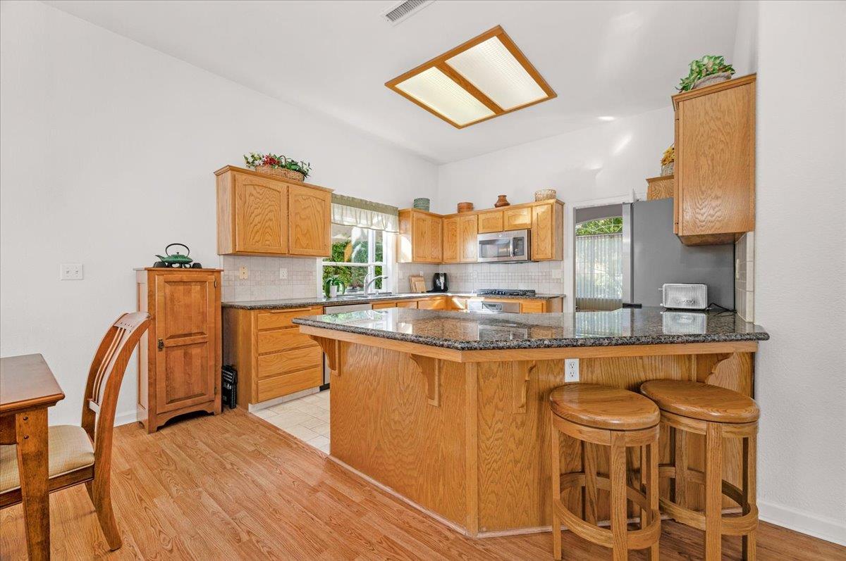 2484 Twain Ave, Clovis, CA 93611