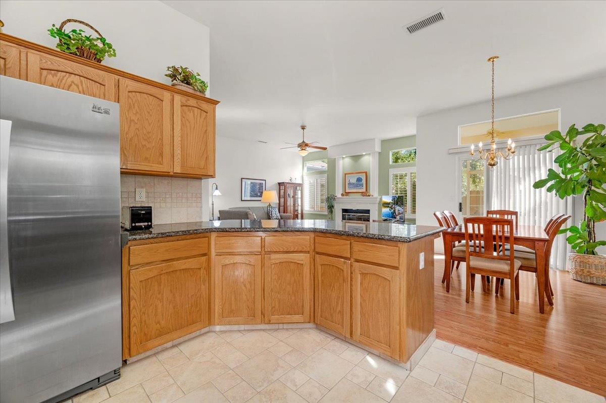 2484 Twain Ave, Clovis, CA 93611