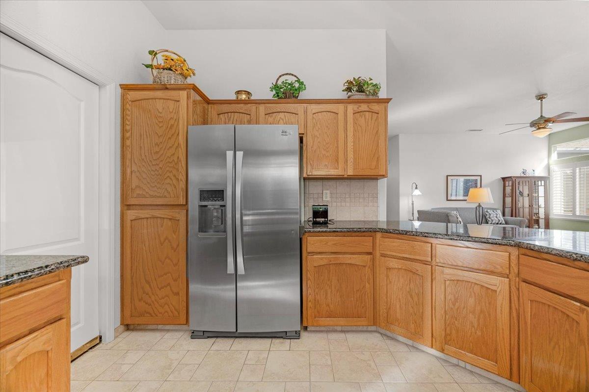 2484 Twain Ave, Clovis, CA 93611