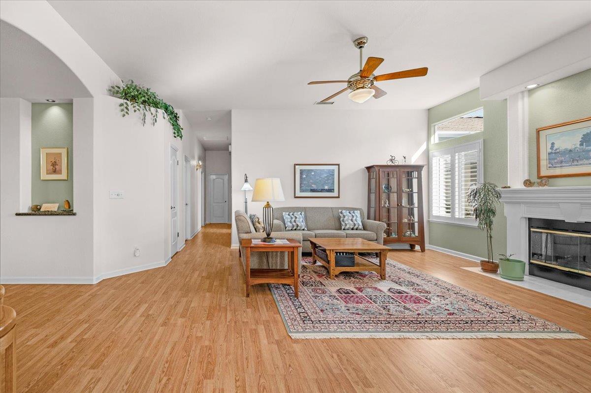 2484 Twain Ave, Clovis, CA 93611