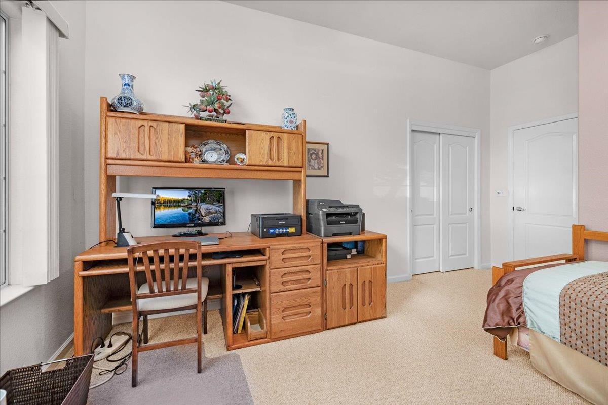 2484 Twain Ave, Clovis, CA 93611