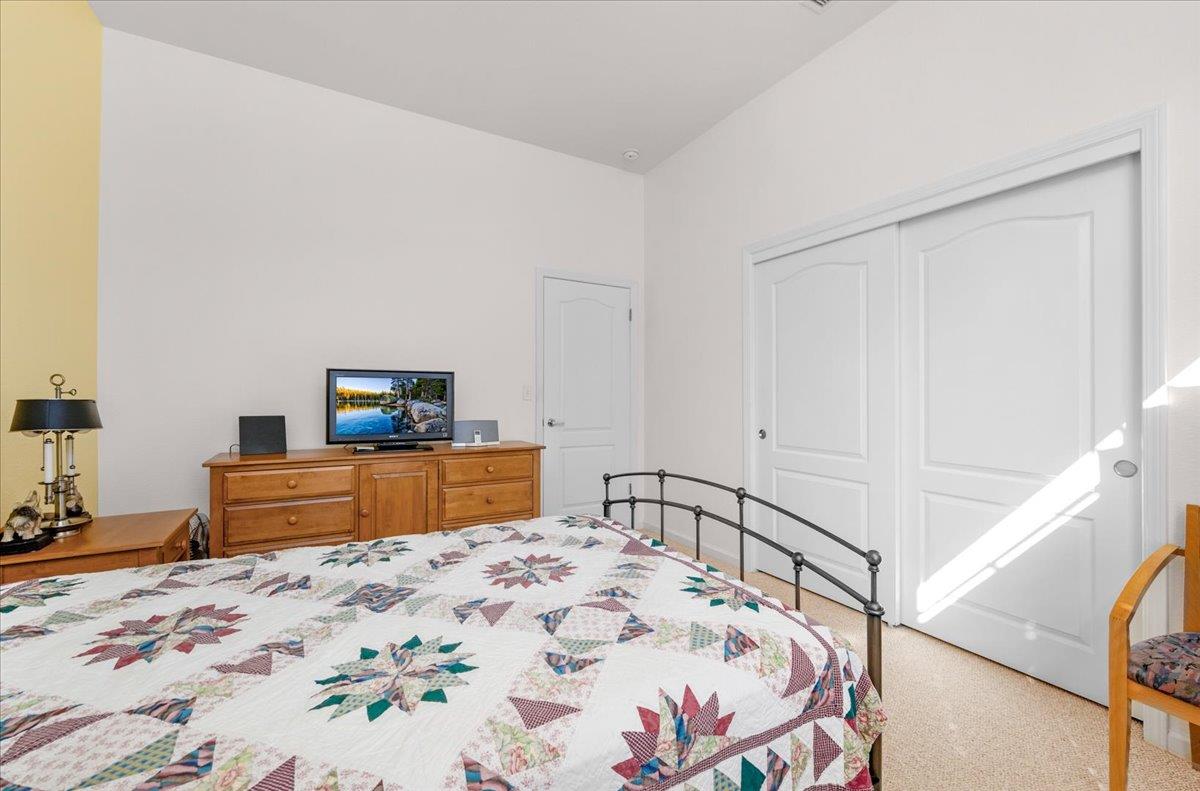 2484 Twain Ave, Clovis, CA 93611