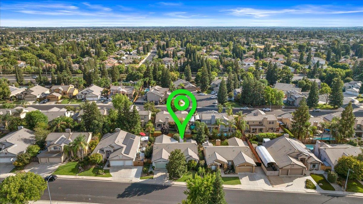 2484 Twain Ave, Clovis, CA 93611
