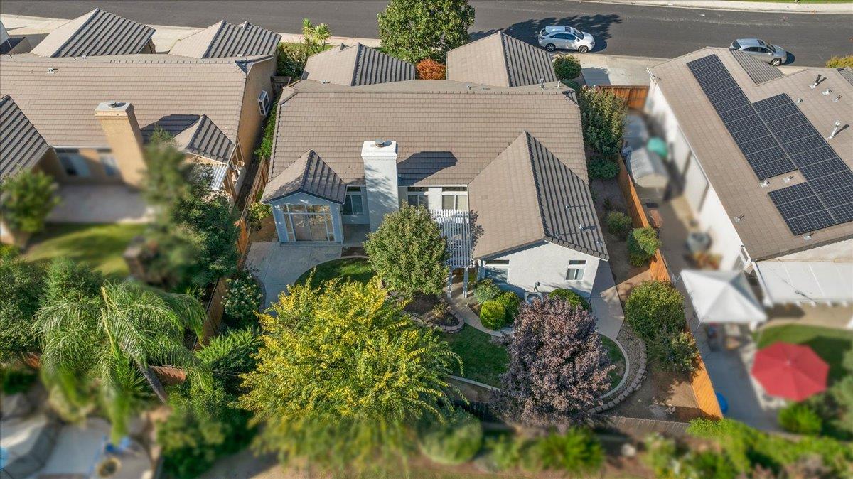 2484 Twain Ave, Clovis, CA 93611