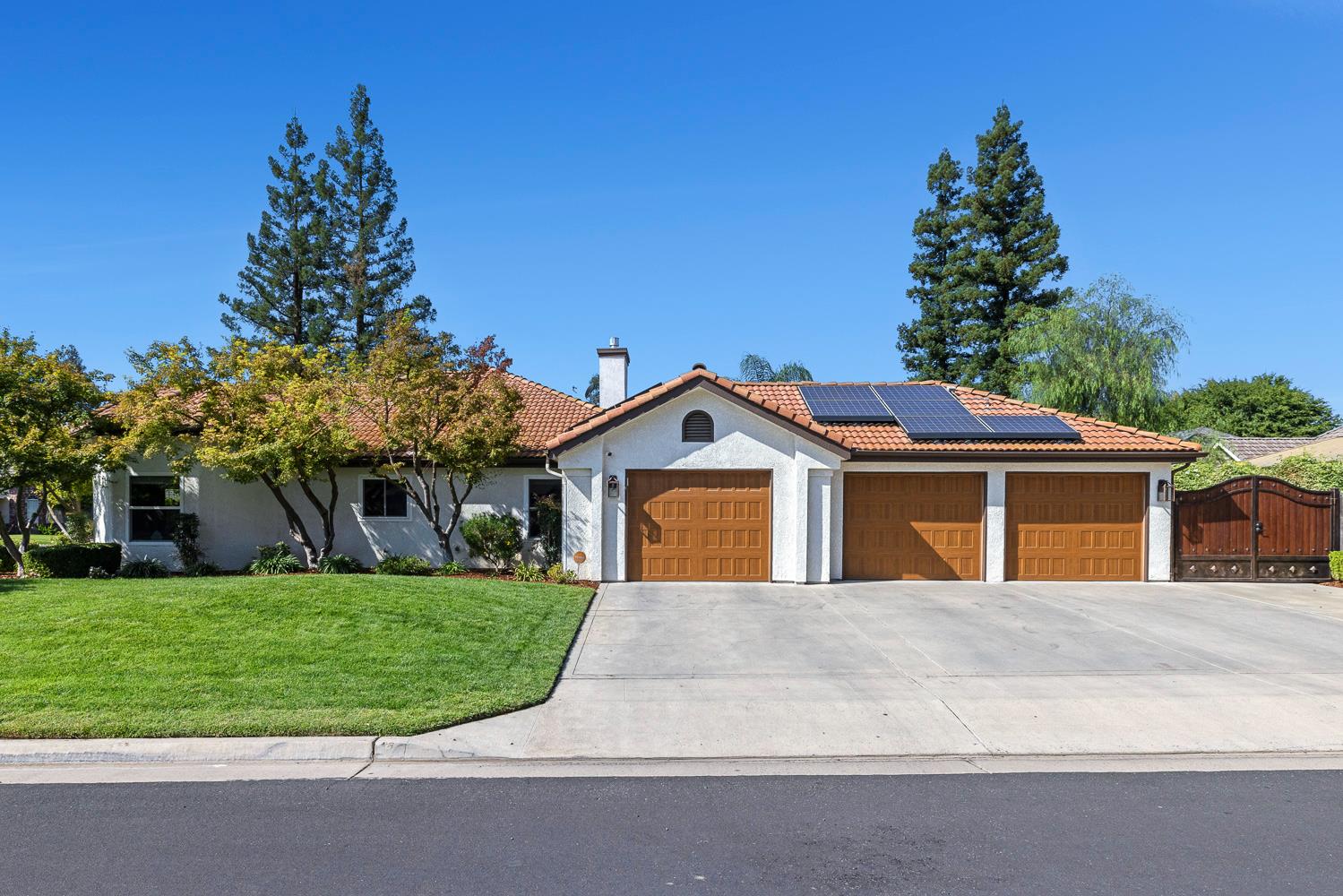 503 W Athens Ave, Clovis, CA 93611