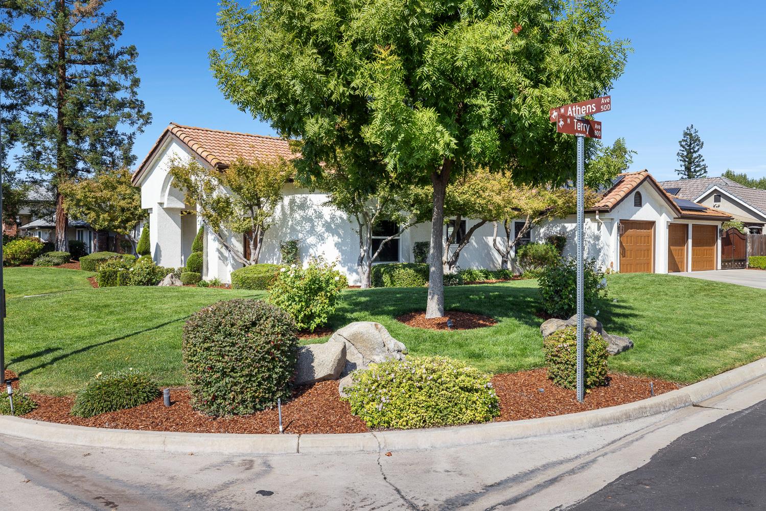 503 W Athens Ave, Clovis, CA 93611