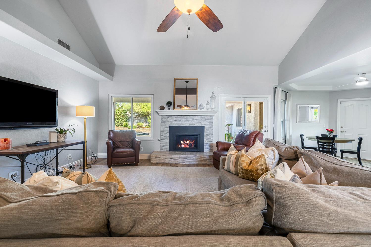 503 W Athens Ave, Clovis, CA 93611