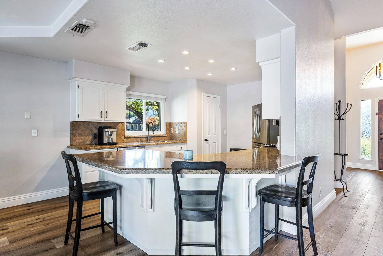 503 W Athens Ave, Clovis, CA 93611