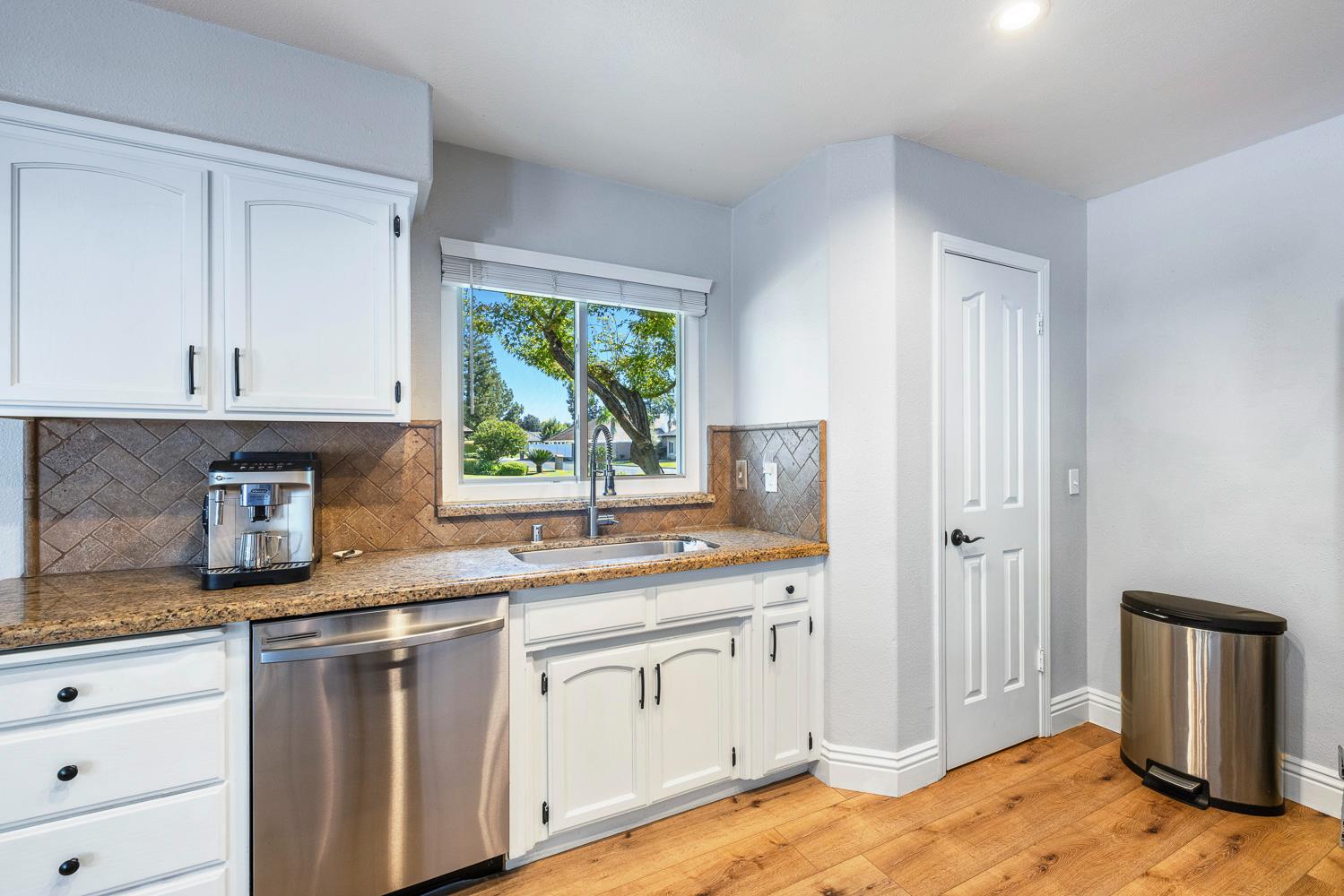503 W Athens Ave, Clovis, CA 93611
