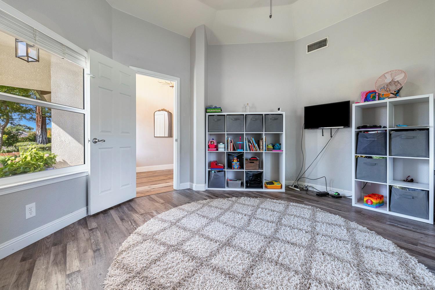 503 W Athens Ave, Clovis, CA 93611