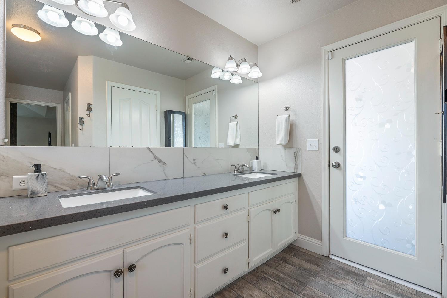 503 W Athens Ave, Clovis, CA 93611