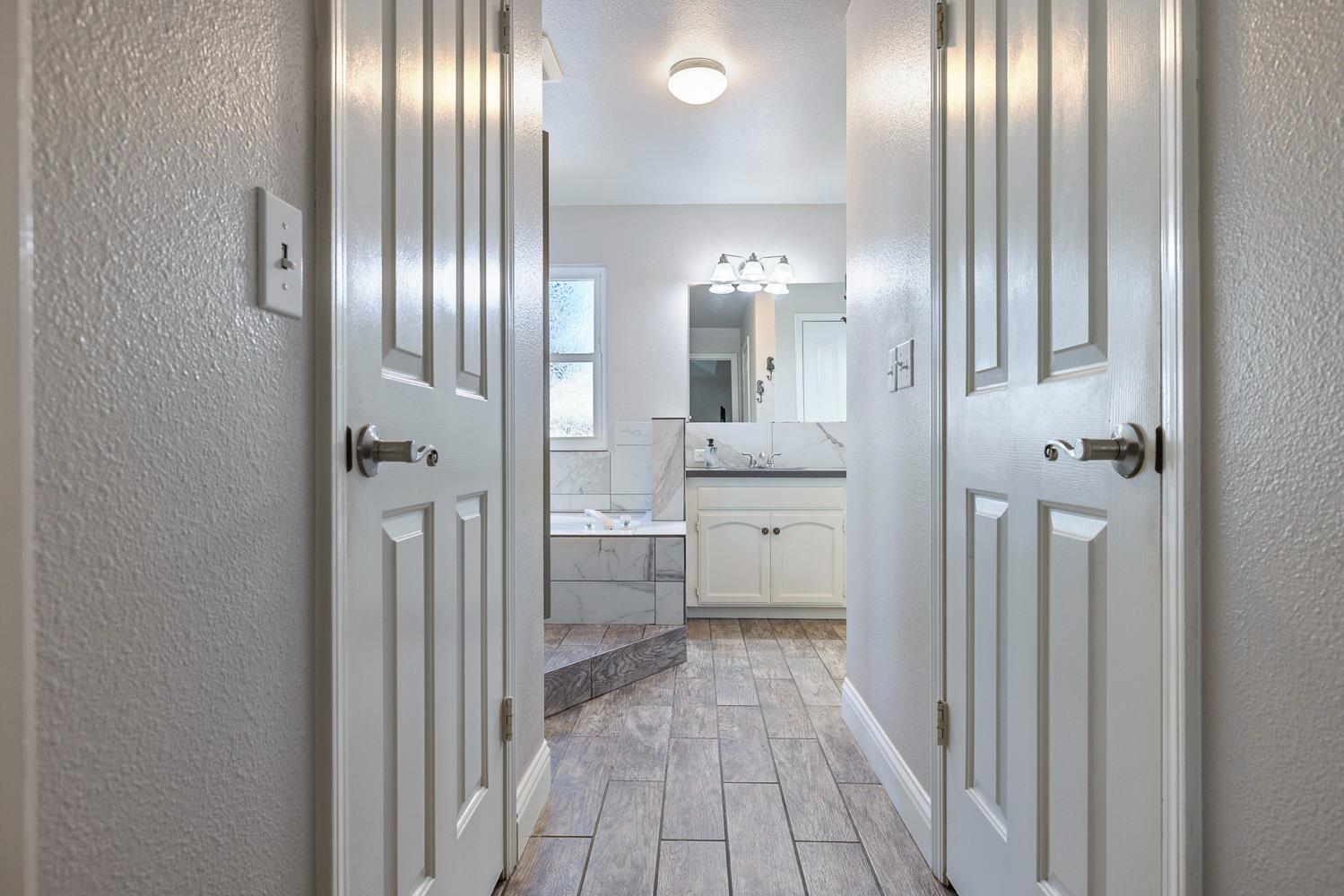 503 W Athens Ave, Clovis, CA 93611