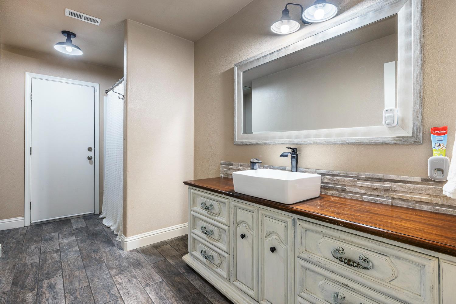 503 W Athens Ave, Clovis, CA 93611