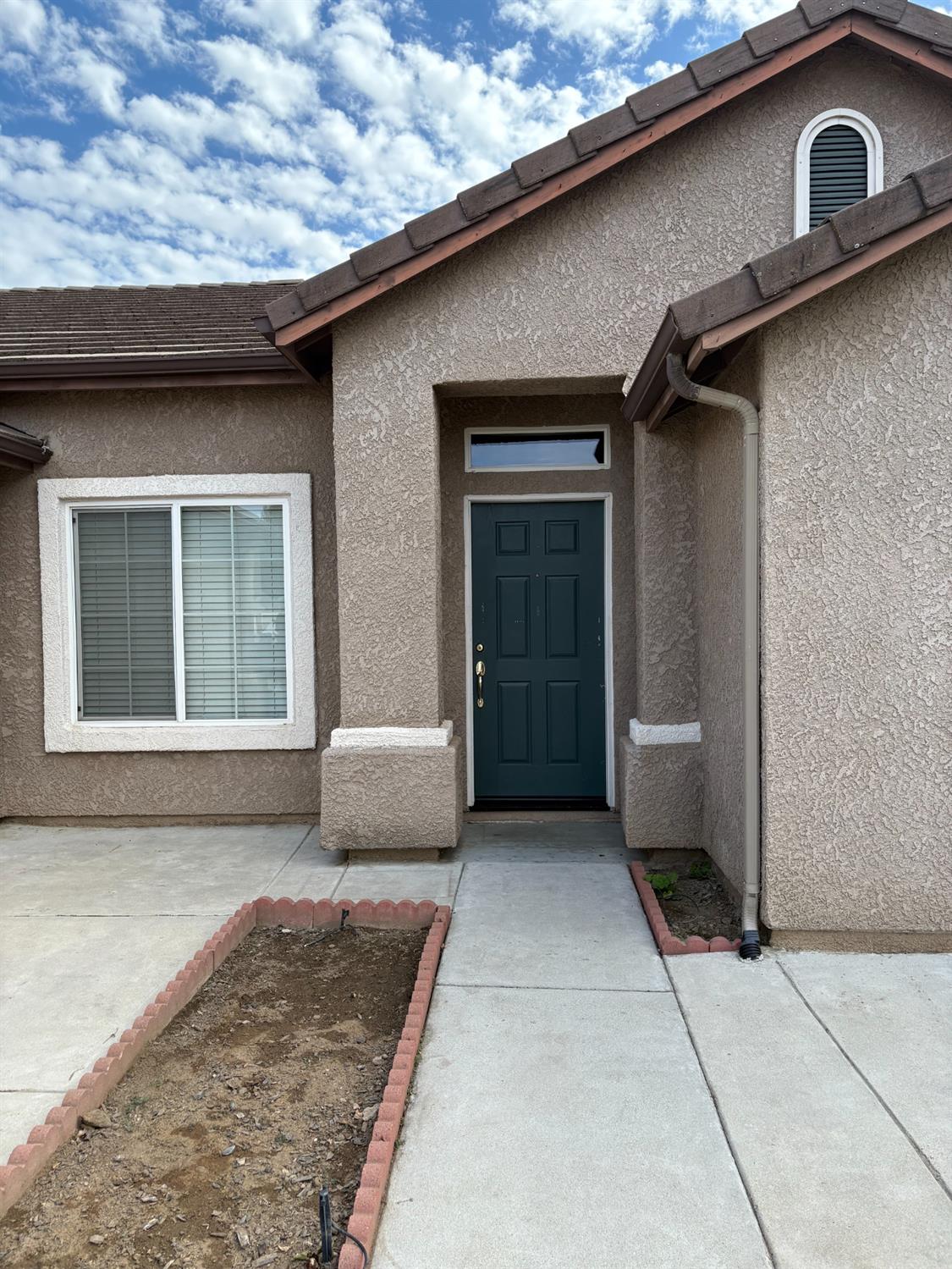 2962 Santa Ana Ave, Clovis, CA 93611
