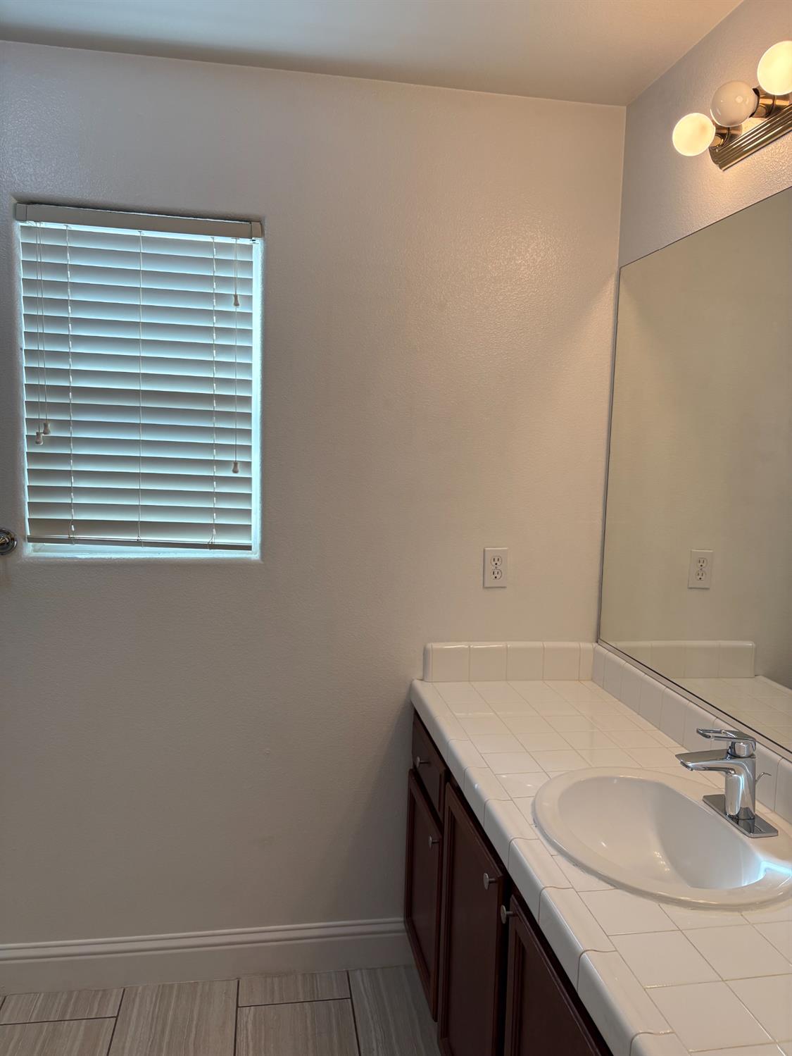 2962 Santa Ana Ave, Clovis, CA 93611